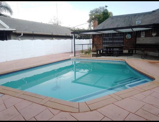 5 BEDROOM HOUSE FOR SALE IN PARKRAND